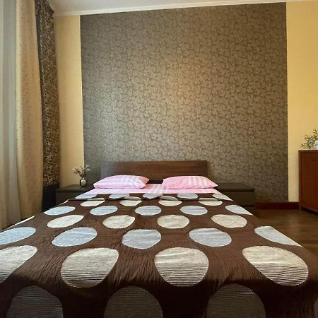 Крехівська 5,Апартаменти В Центрі, Дві Спальні Лвив Екстериор снимка